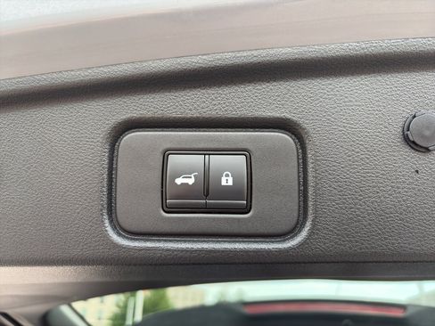 Used 2023 Nissan Pathfinder Platinum FWD image 12