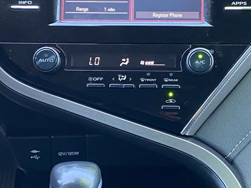 Used 2018 Toyota Camry SE FWD image 14