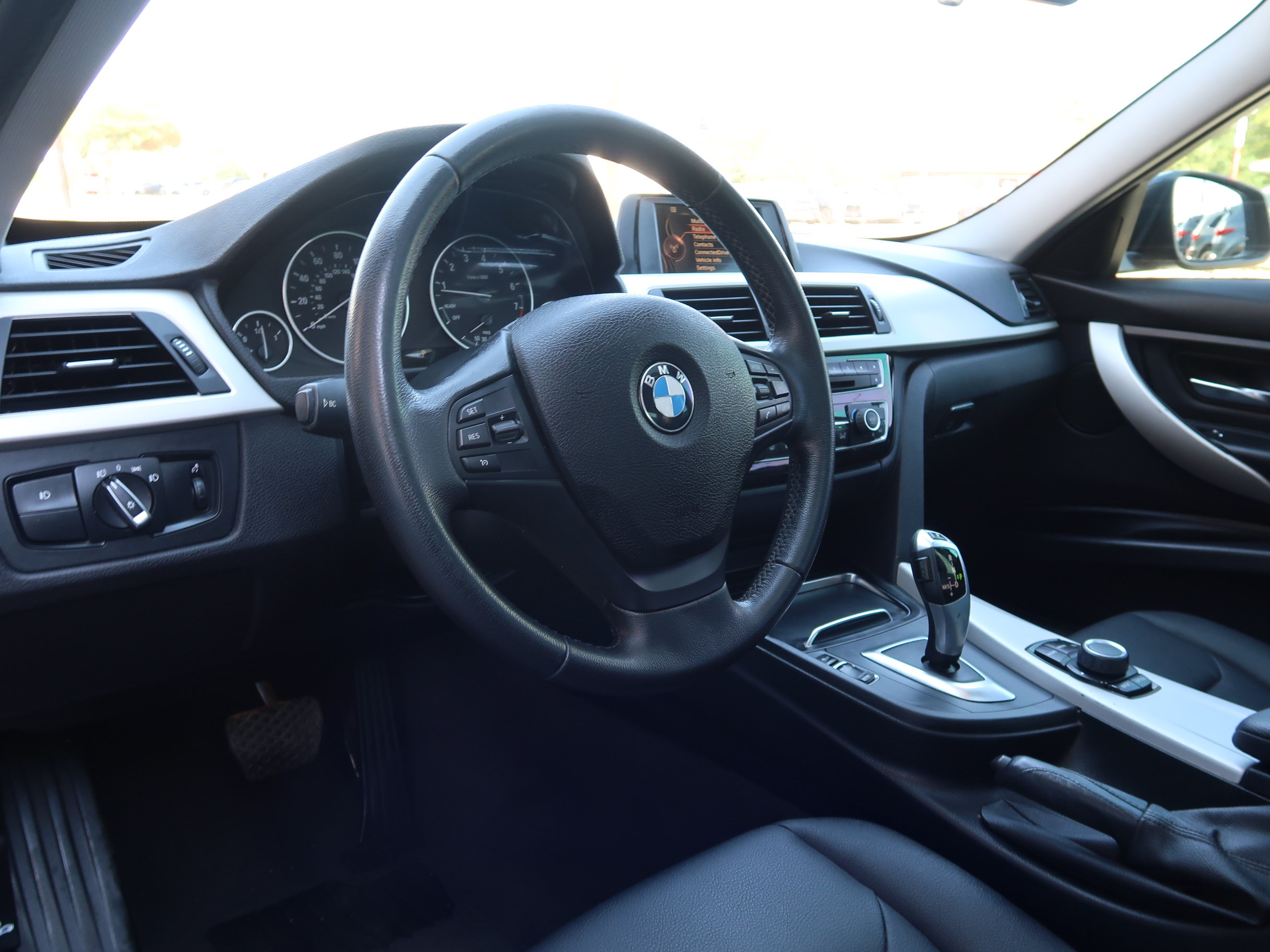 Used 2017 BMW 320i Sedan RWD image 18