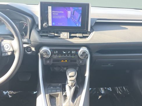 Used 2025 Toyota RAV4 XLE FWD image 15