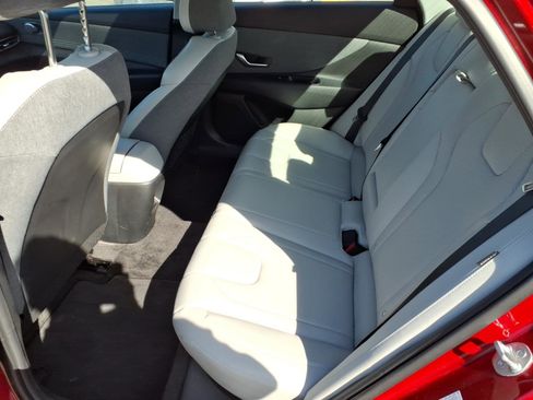 Used 2024 Hyundai Elantra Limited image 8