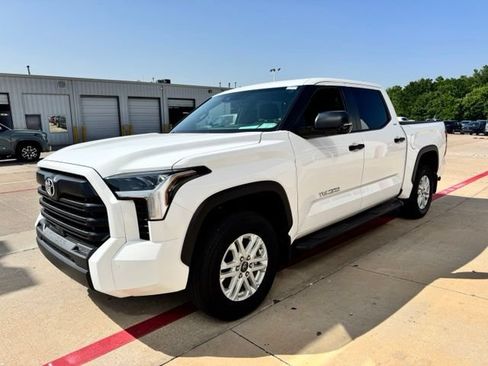 Used 2026 Toyota Tundra SR5 w/ SR5 Convenience Package AWD/4WD image 9
