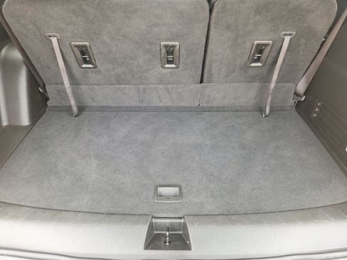 Used 2023 Chevrolet Traverse LT w/ LT Premium Package FWD image 34