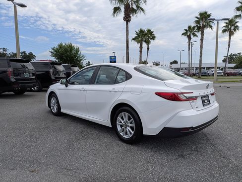 Used 2025 Toyota Camry LE FWD image 5
