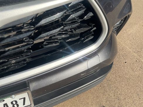 Used 2024 Toyota Highlander XLE image 6