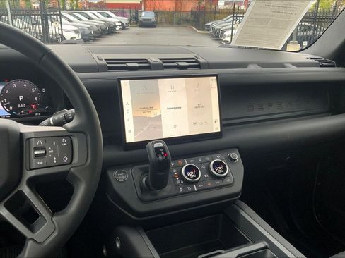 Used 2025 Land Rover Defender 110 X-Dynamic SE image 6