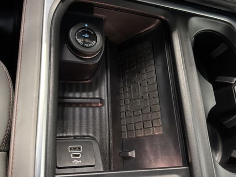 Used 2025 Ford Expedition Active AWD/4WD image 35