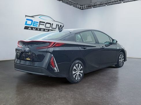 Used 2022 Toyota Prius Prime LE image 3