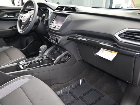 Used 2022 Chevrolet TrailBlazer LT w/ Driver Confidence Package image 38