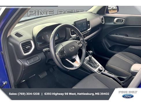 Used 2023 Hyundai Venue SEL FWD image 12