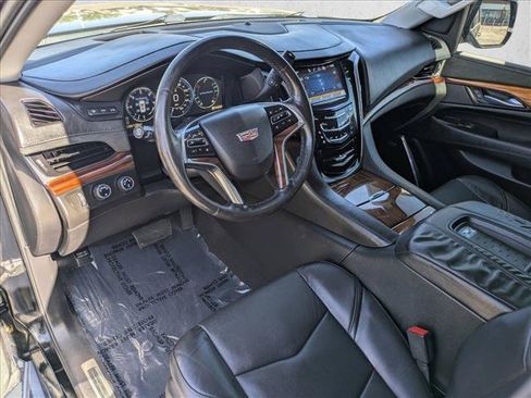 Used 2015 Cadillac Escalade Luxury AWD/4WD image 10