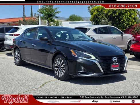 Used 2023 Nissan Altima 2.5 SV FWD image 1