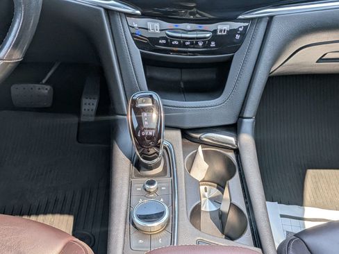 Certified 2021 Cadillac XT6 Premium Luxury AWD/4WD image 18