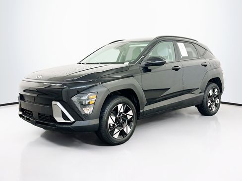 Used 2025 Hyundai Kona SEL image 3