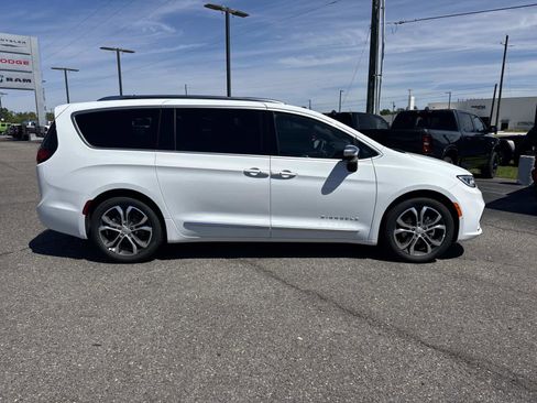 New 2026 Chrysler Pacifica Pinnacle image 6