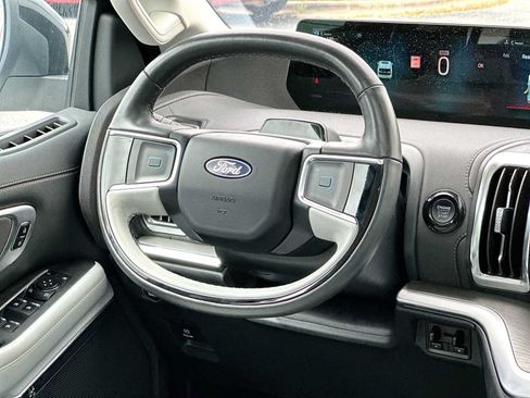 Used 2025 Ford Expedition Max Platinum w/ Driver's Package AWD/4WD image 27