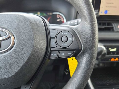 Used 2025 Toyota RAV4 LE FWD image 30