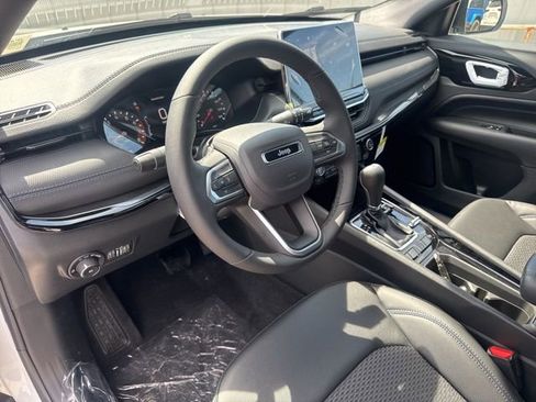 New 2026 Jeep Compass Latitude image 11