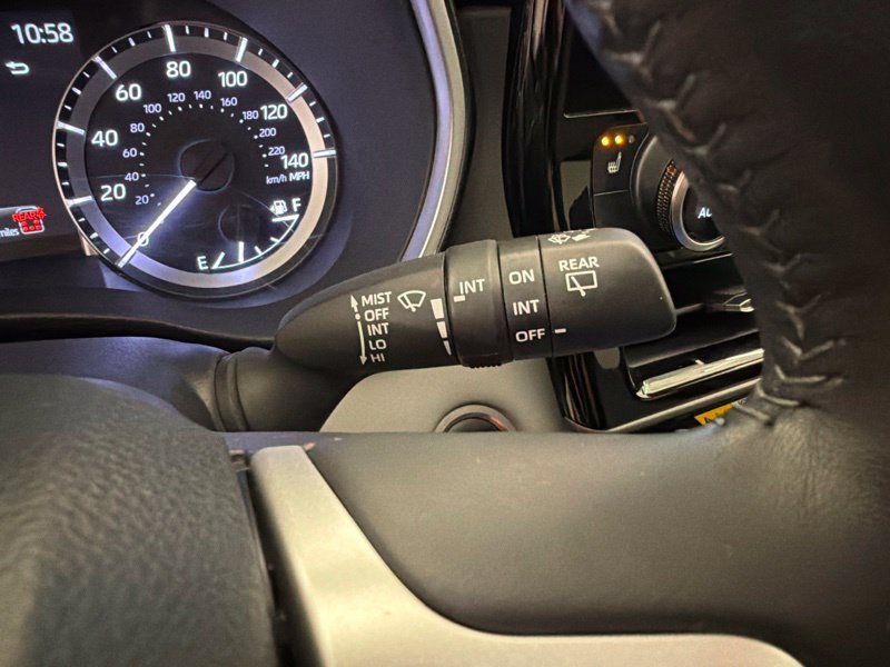 Used 2024 Toyota Highlander XLE AWD/4WD image 32