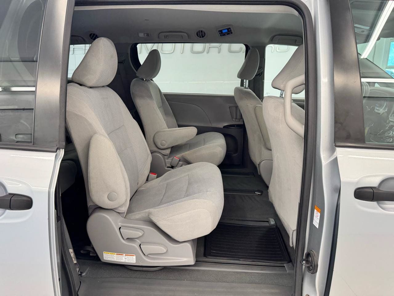 Used 2020 Toyota Sienna L FWD image 15