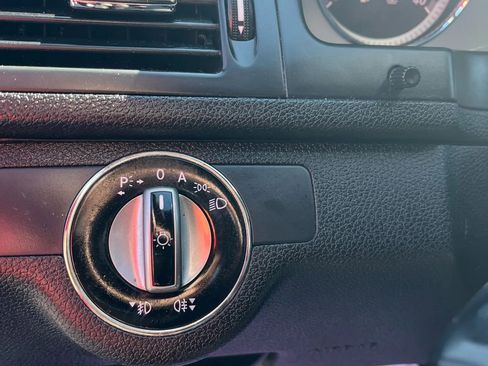 Used 2010 Mercedes-Benz C 300 C 300 Luxury Sedan 4D image 11