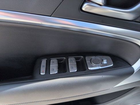 Used 2025 Genesis G70 2.5T RWD image 13