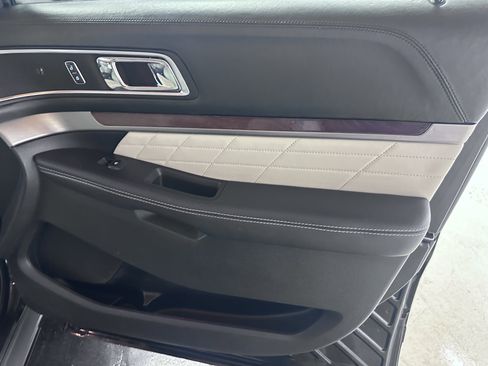 Used 2016 Ford Explorer Platinum AWD/4WD image 44