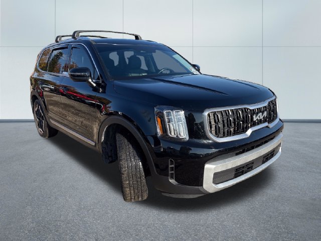 Used 2024 Kia Telluride EX w/ EX Captain's Chair Package AWD/4WD image 5
