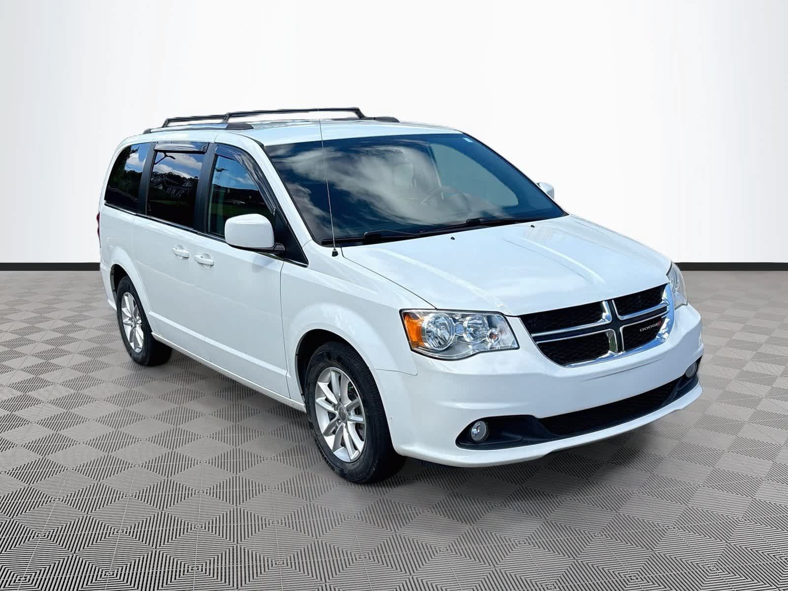 Used 2018 Dodge Grand Caravan SXT FWD image 3