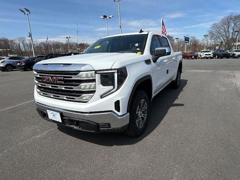 New 2026 GMC Sierra 1500 SLE image 3