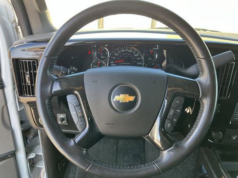 Used 2019 Chevrolet Express 2500 w/ Enhanced Convenience Package image 15