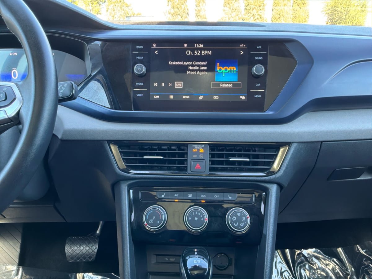 Used 2023 Volkswagen Taos SE w/ Panoramic Sunroof Package FWD image 15