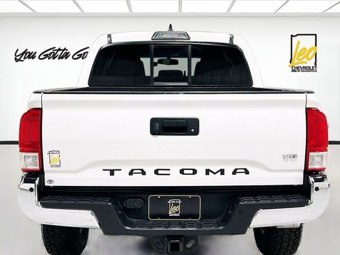 Used 2017 Toyota Tacoma SR5 w/ Tow Package image 6