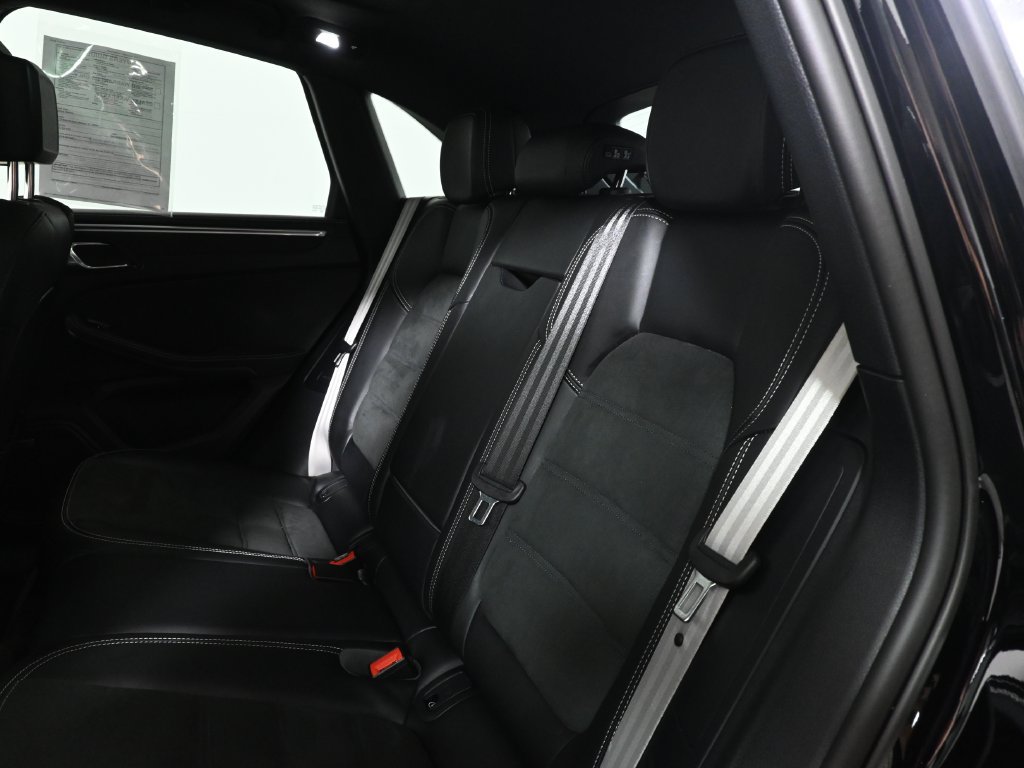 Used 2024 Porsche Macan GTS AWD/4WD image 38