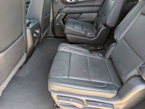 Used 2023 GMC Yukon XL Denali AWD/4WD image 18