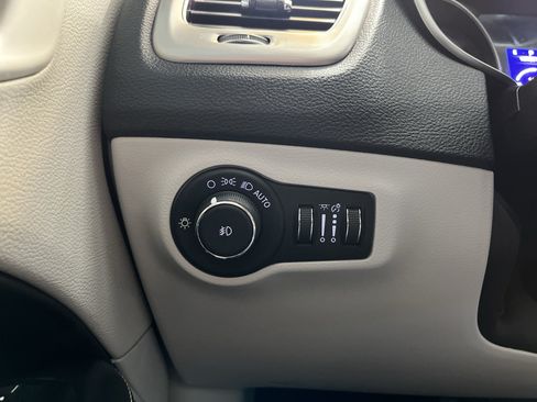 Used 2019 Jeep Compass Latitude FWD image 28