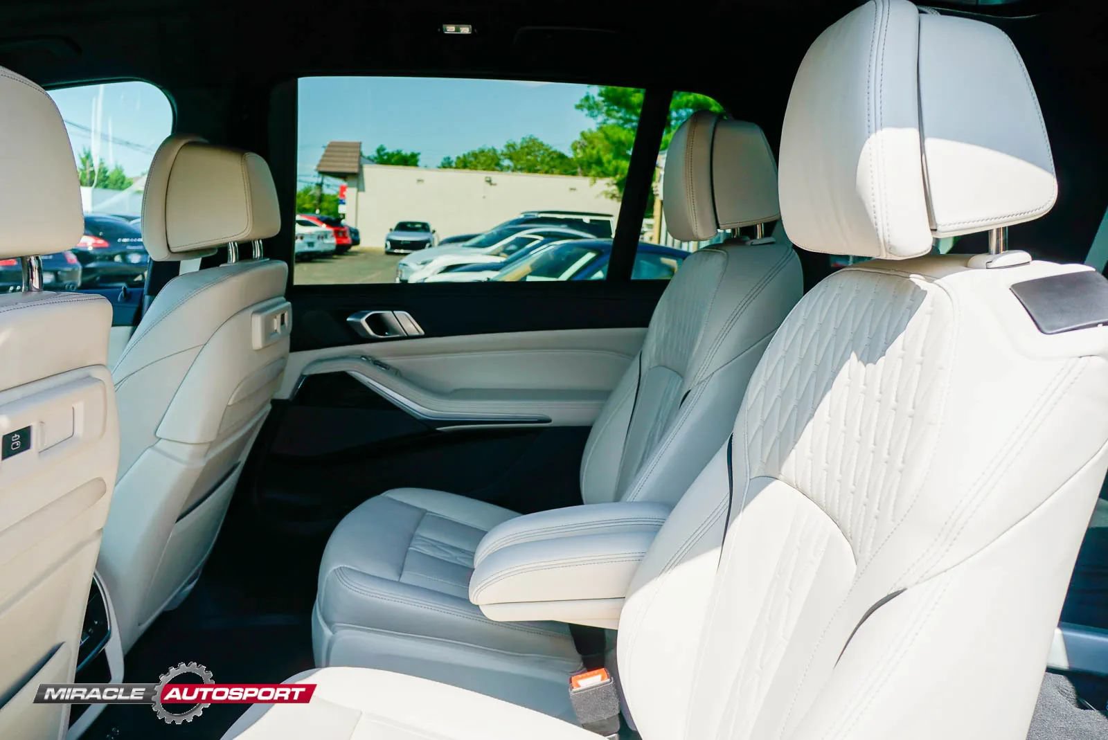 Used 2022 BMW X7 M50i AWD/4WD image 25