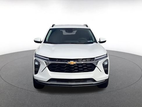 Used 2025 Chevrolet Trax LT w/ LT Convenience Package image 4