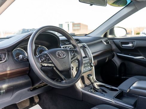 Used 2016 Toyota Camry LE image 17