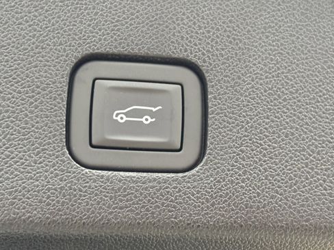 New 2025 Cadillac XT6 Sport w/ Technology Package image 11