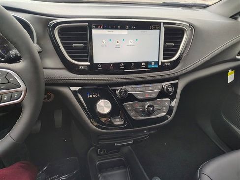 New 2026 Chrysler Pacifica Select image 22