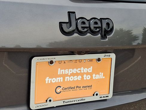 Used 2019 Jeep Grand Cherokee Altitude AWD/4WD image 17