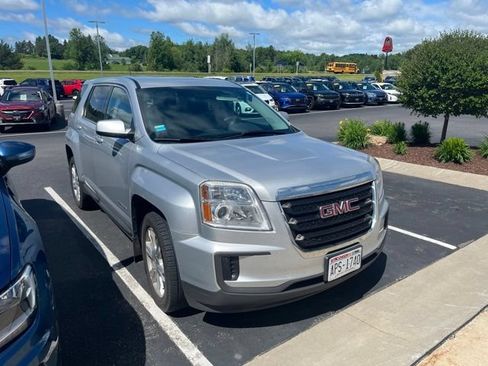 Used 2017 GMC Terrain SLE FWD image 3