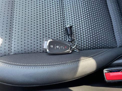 Used 2025 Chevrolet Trax LT image 25