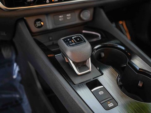 Used 2025 Nissan Rogue SL image 18