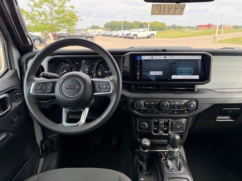 Used 2024 Jeep Wrangler Unlimited Sahara AWD/4WD image 29