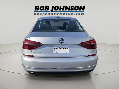 Used 2018 Volkswagen Passat 2.0T SE FWD image 4