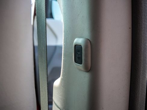 Used 2012 Toyota Sienna XLE FWD image 40