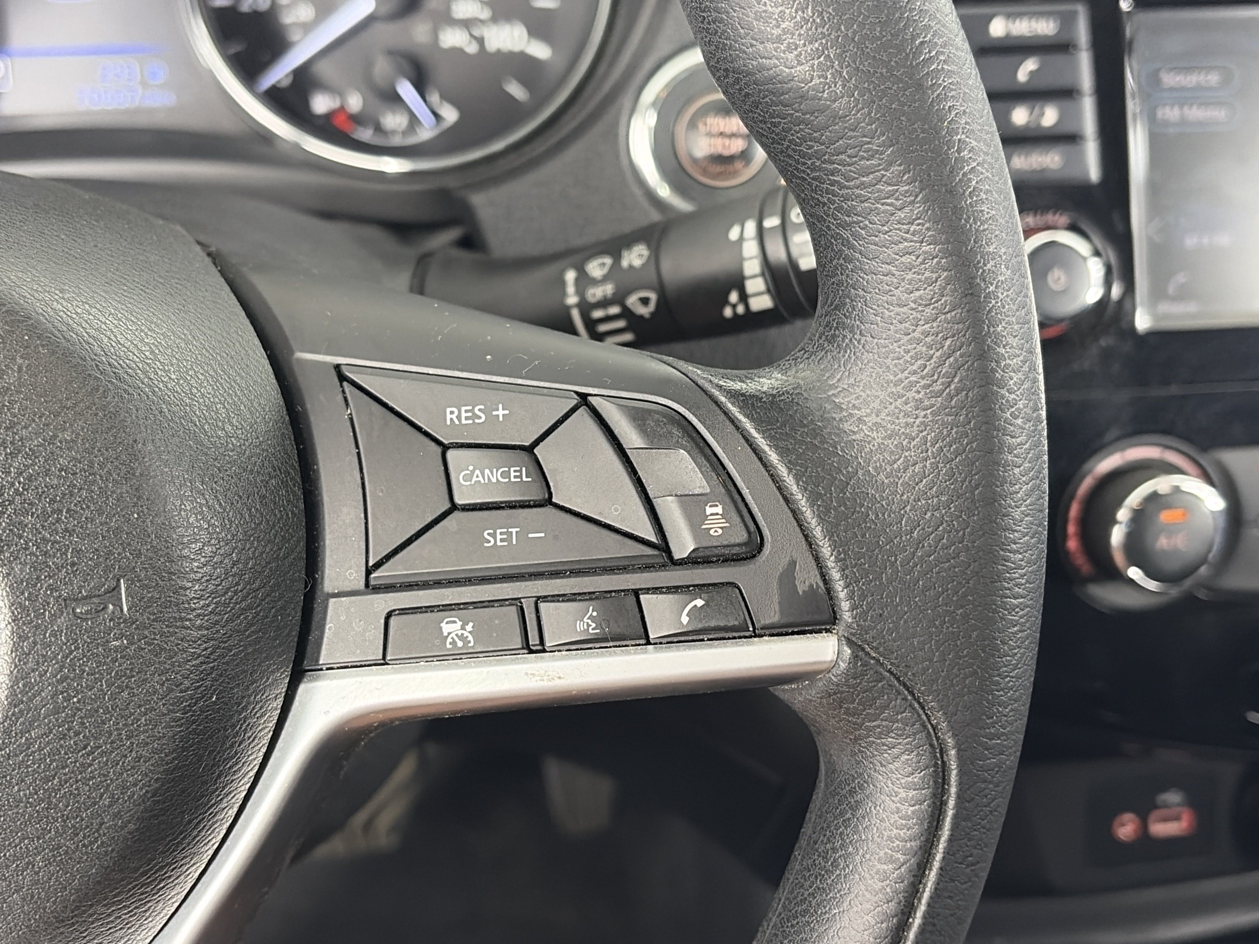Used 2019 Nissan Rogue SV FWD image 28