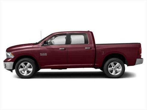 Used 2022 RAM 1500 Classic SLT image 3